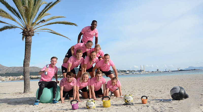 Hva menes med fortløpende opptak og begrenset antall plasser?