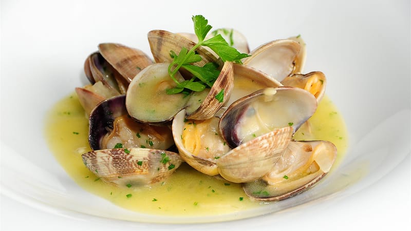 Almejas en salsa verde