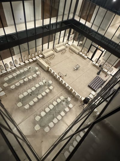 القاعات والصالات