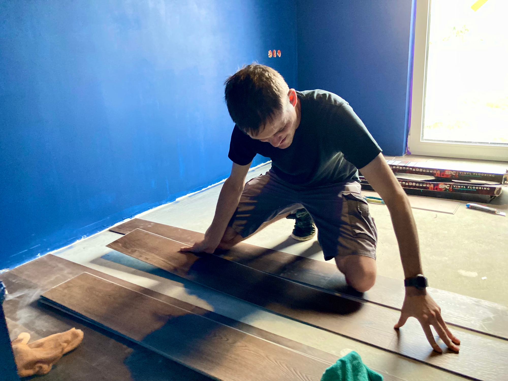 Montaż paneli winylowych Vin In z kolekcji Jazz, dekor Wenge Evans