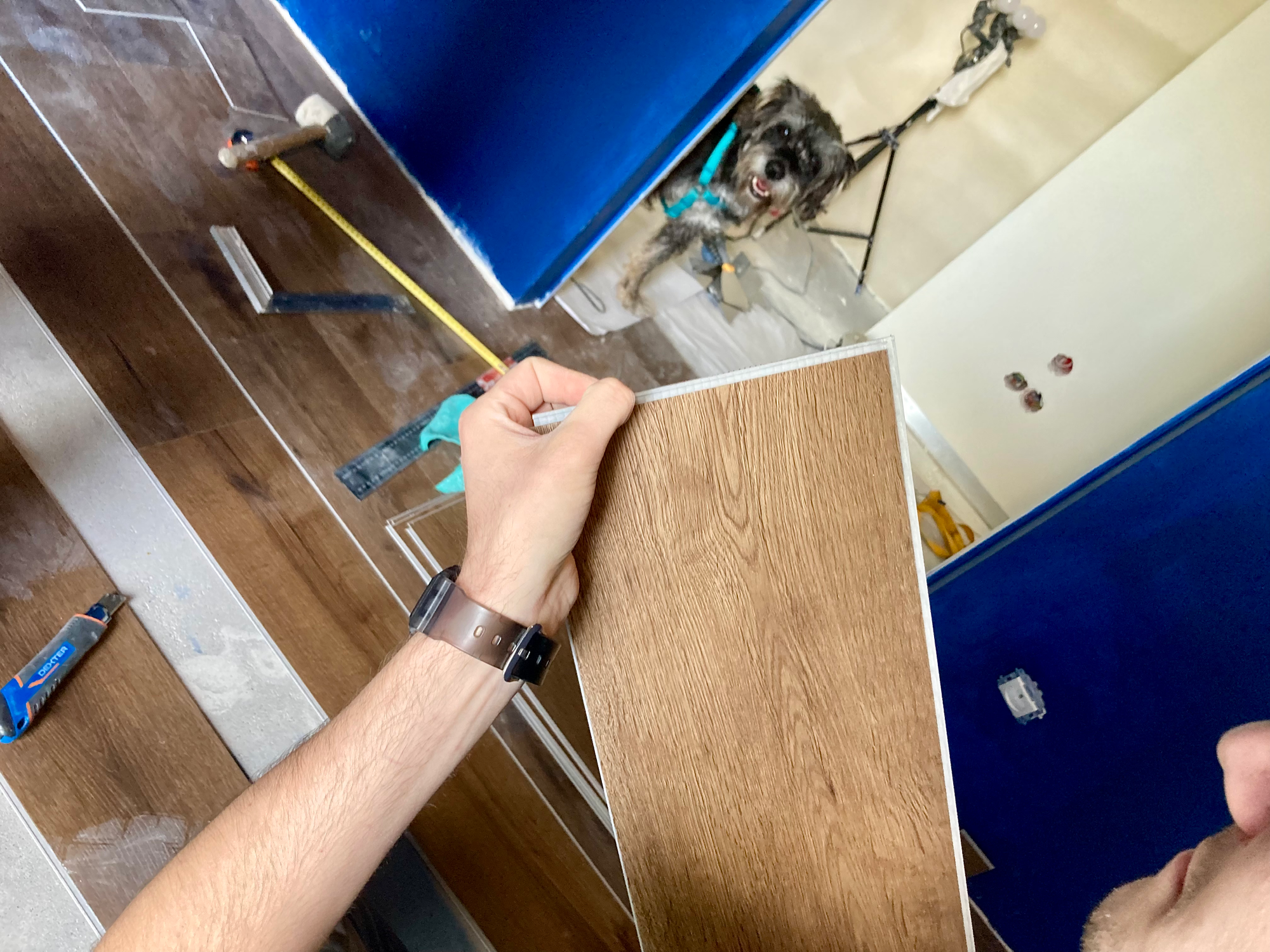 Montaż paneli winylowych Vin In z kolekcji Jazz, dekor Wenge Evans