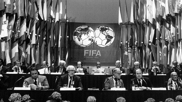 FÚTBOL - El deporte se organiza a nivel mundial