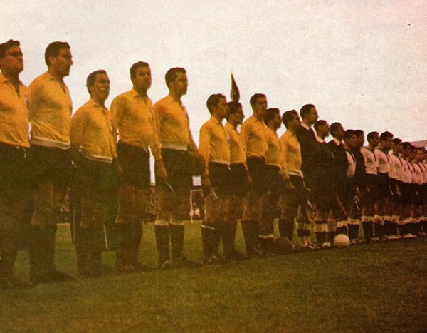 FÚTBOL - El día que Argentina jugó de amarillo