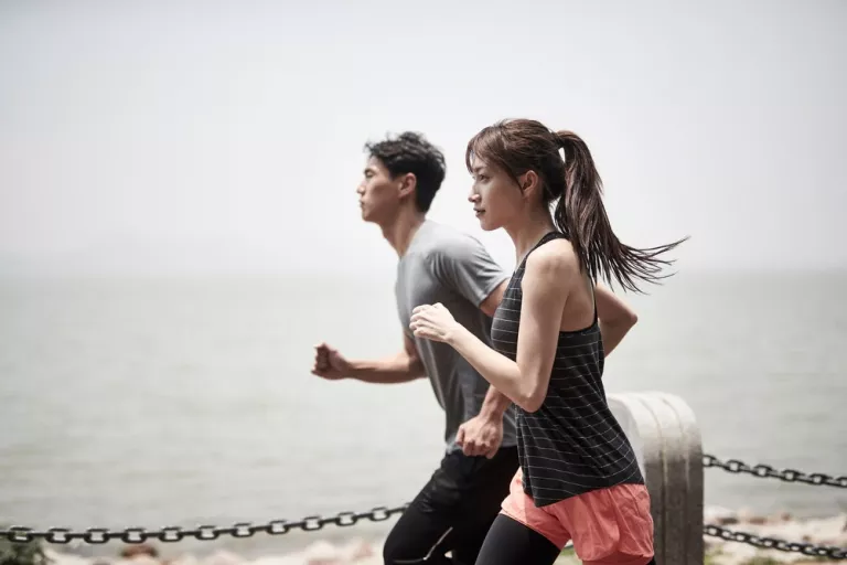 EJERCICIO Y DEPORTE - Caminata japonesa: beneficios de esta tendencia fitness