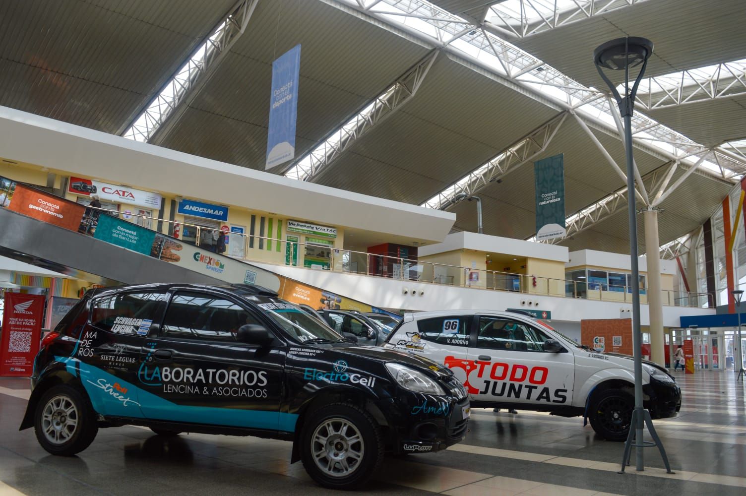 RALLY PUNTANO – Exhibieron los autos en la EDIRO