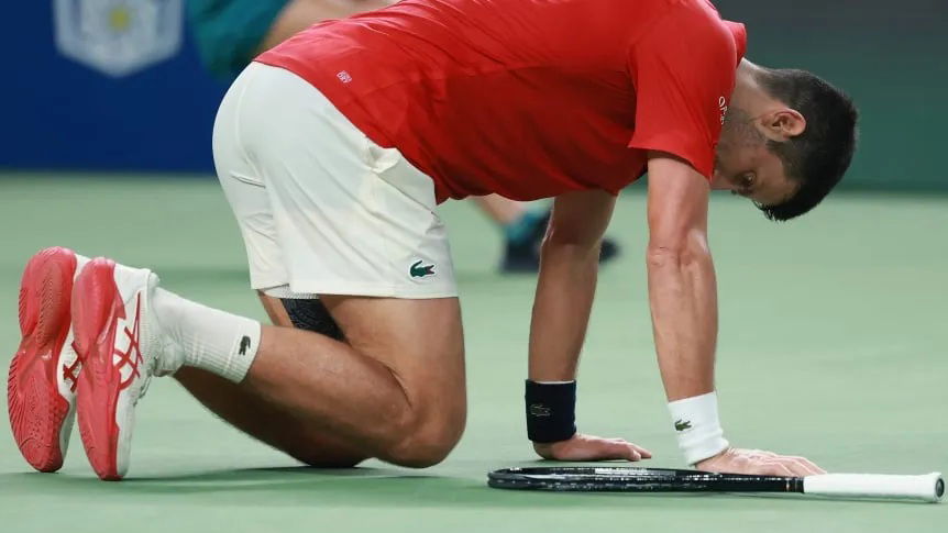 TENIS - Djokovic, de rodillas en Shanghái: ¿el ocaso o una pausa del más grande?