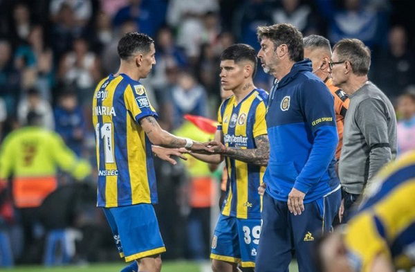 LIGA PROFESIONAL DE FÚTBOL - Fabricio Oviedo volvió a sumar minutos en Primera