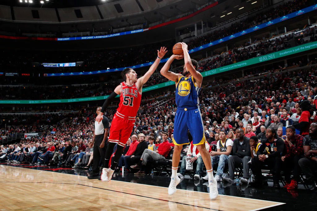 NBA - Klay Thompson, el arte de lanzar sin mirar atrás