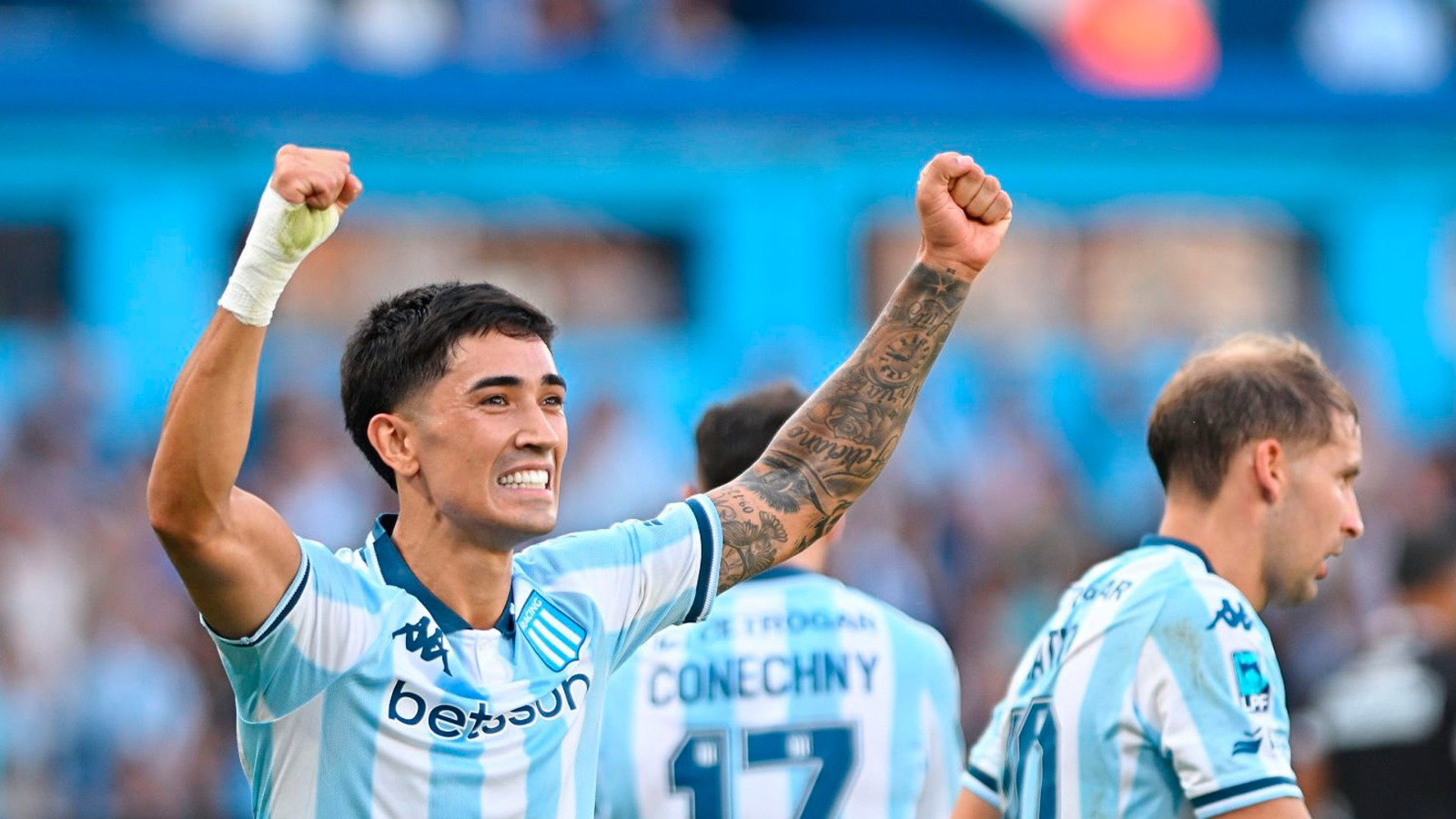 APERTURA 2026 – Golazo puntano y primer triunfo: Racing venció 2-1 a Argentinos en Avellaneda