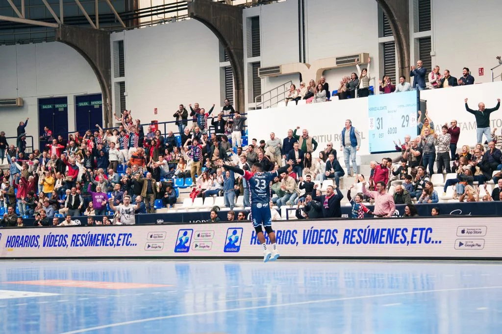 LIGA ASOBAL – Alicante dio el golpe ante el tercero con otra actuación clave de James Parker