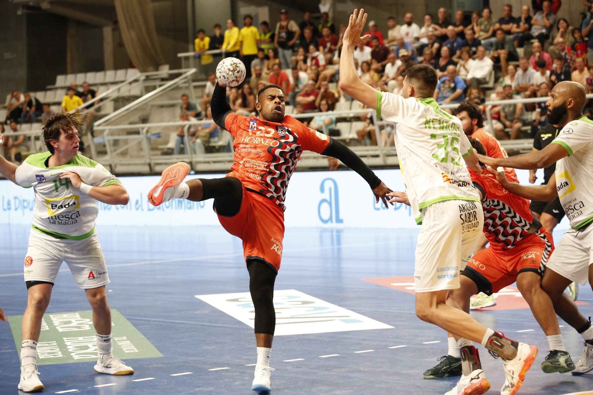 HANDBALL – Parker brilló con 6 goles, pero el Horneo Alicante quedó eliminado sobre la bocina en la Copa del Rey