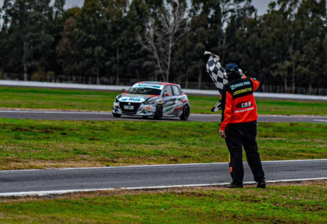 TN C2 EN LA PLATA - Una de cal y otra de arena para el JF Racing en el ‘Mouras’