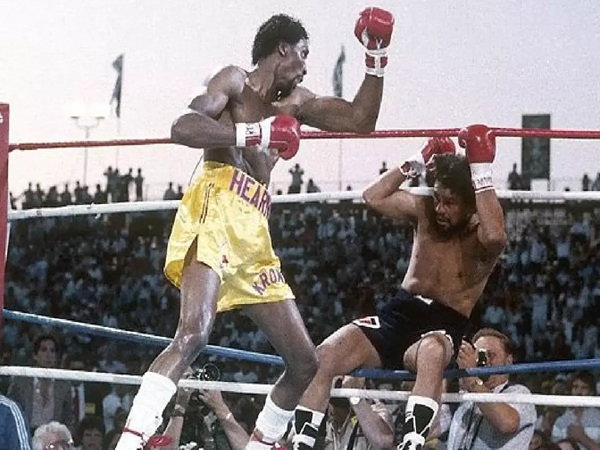 BOXEO – Thomas ‘The Hitman’ Hearns noquea brutalmente a Roberto ‘Manos de Piedra’ Durán