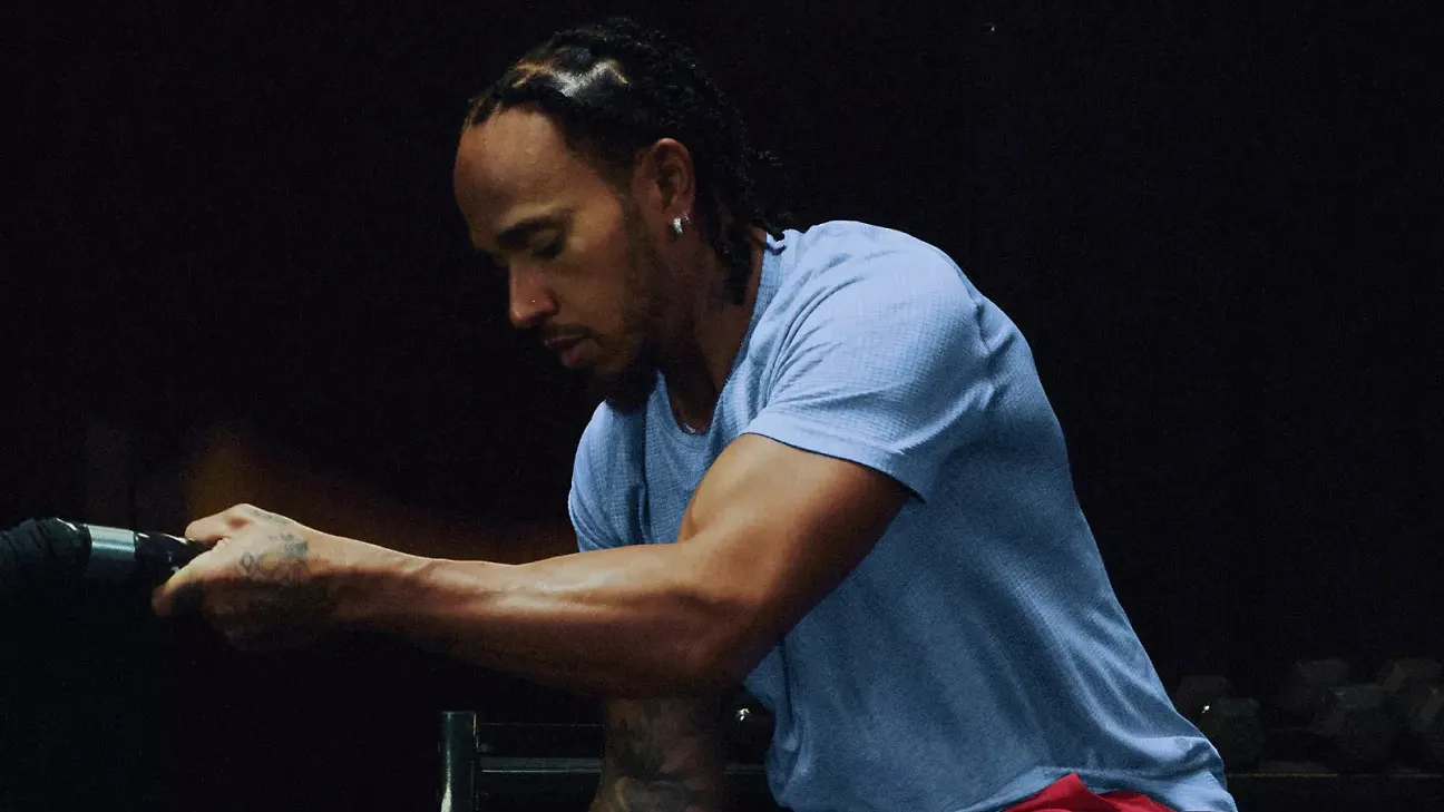 ENTRENAMIENTO DEPORTIVO – Cómo mantiene los abdominales de Lewis Hamilton durante sus vacaciones