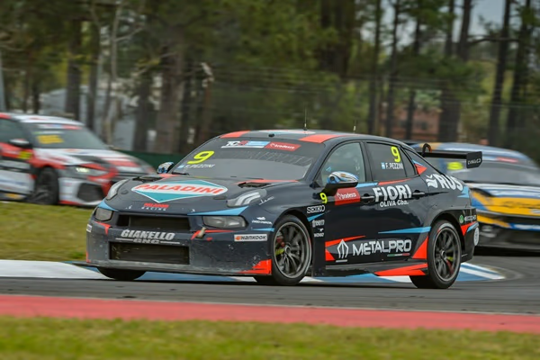 TCR SOUTH AMÉRICA – Pezzini avanzó en las dos finales y cerró el fin de semana con doble top 10 en Concordia
