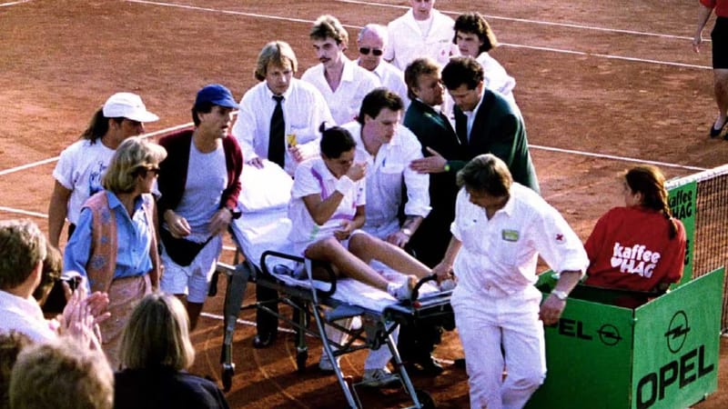 TENIS – El día que el deporte blanco se tiñó de rojo