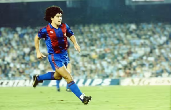 FÚTBOL – El debut de D10S en Barcelona