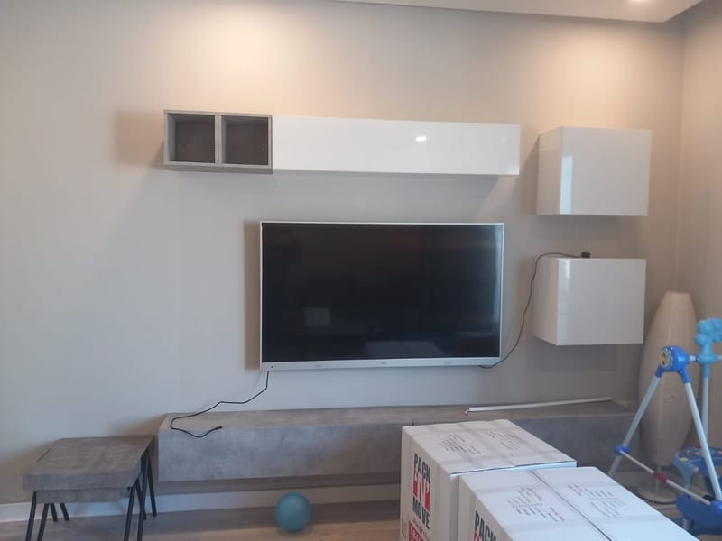 فنى لتركيب شاشات التلفزيون وجميع انواع الارفف