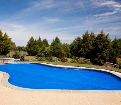 Miért a szolár takaró a legjobb befektetés a medencédhez?