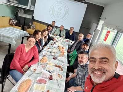 DEĞERLİ ANTRENÖRLERİMİZ İLE 24 KASIM ÖĞRETMENLER GÜNÜ KAHVALTISI ETKİNLİĞİ GERÇEKLEŞTİRDİK