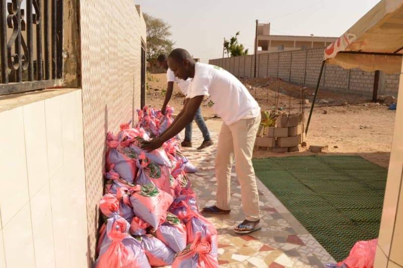 Dons de kits alimentaires