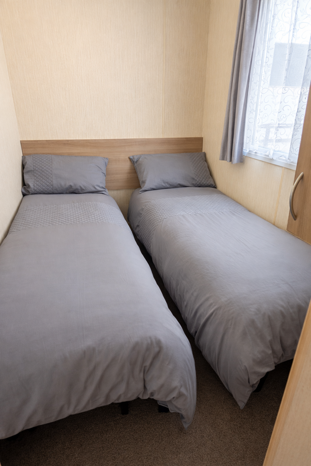 Calivans 5 twin room 2