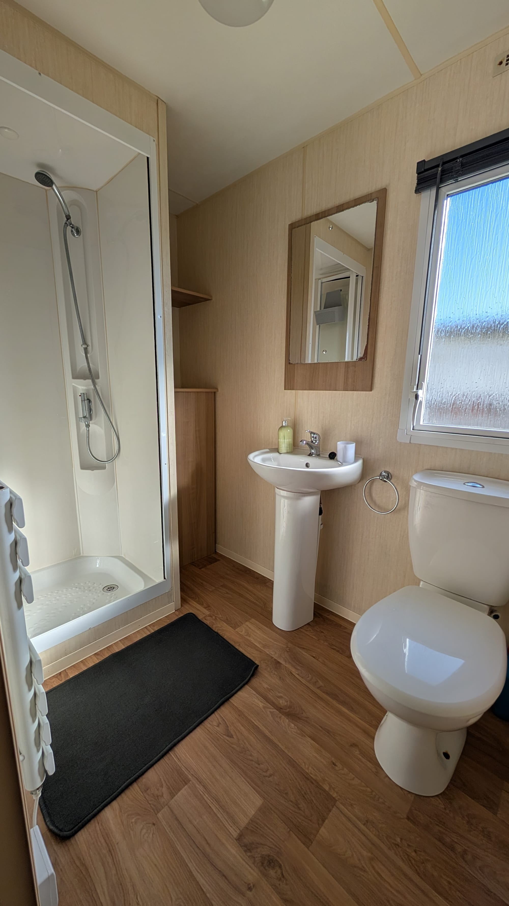 Calivans 5 shower and toilet
