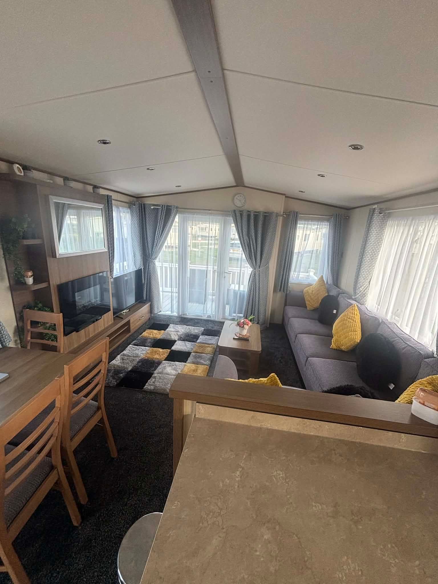 Kingfisher 1023 living room