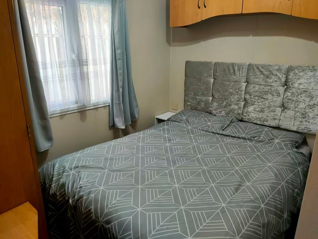 Prom 1211 main bedroom