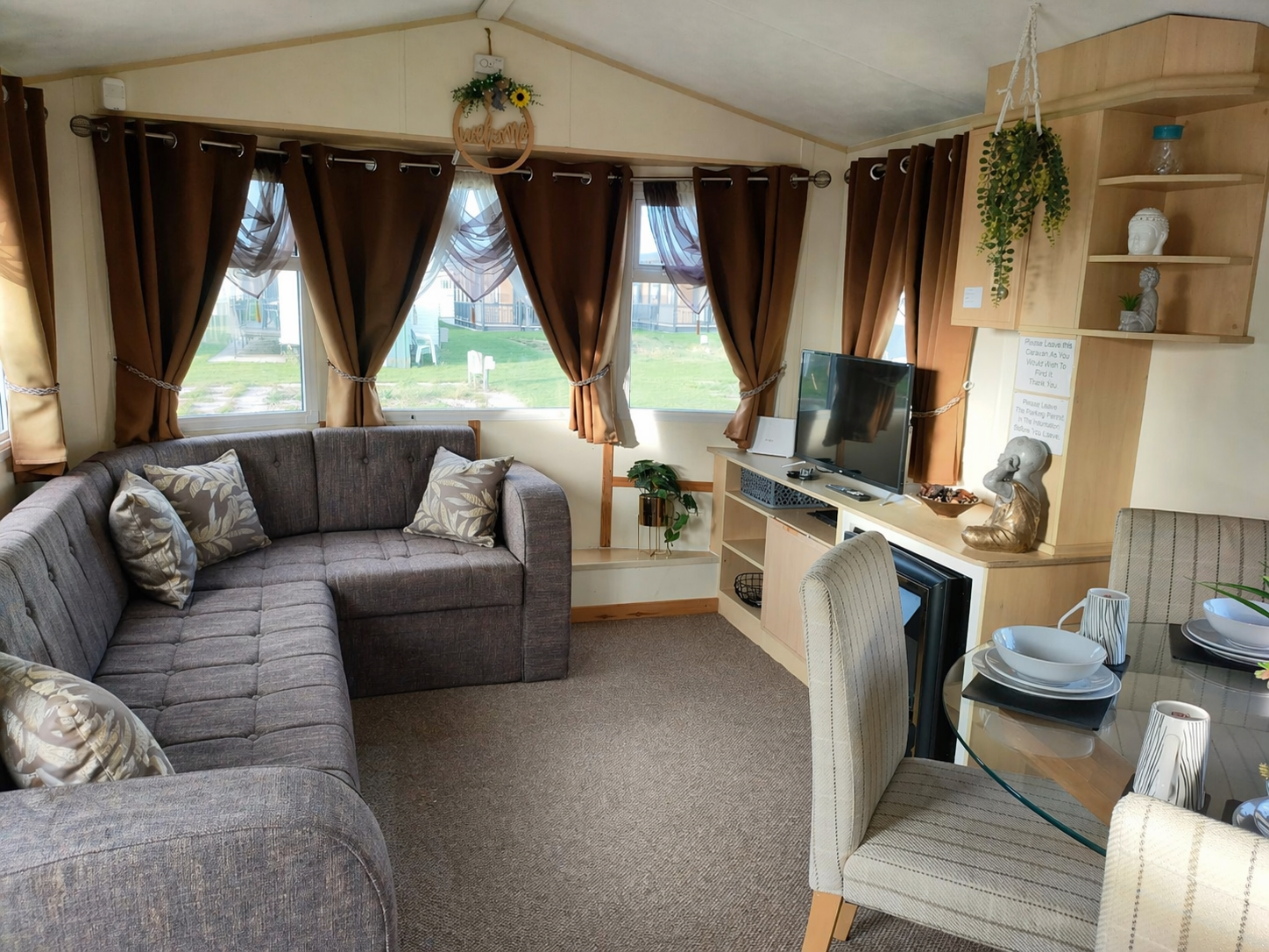 Eastgate F3 living room