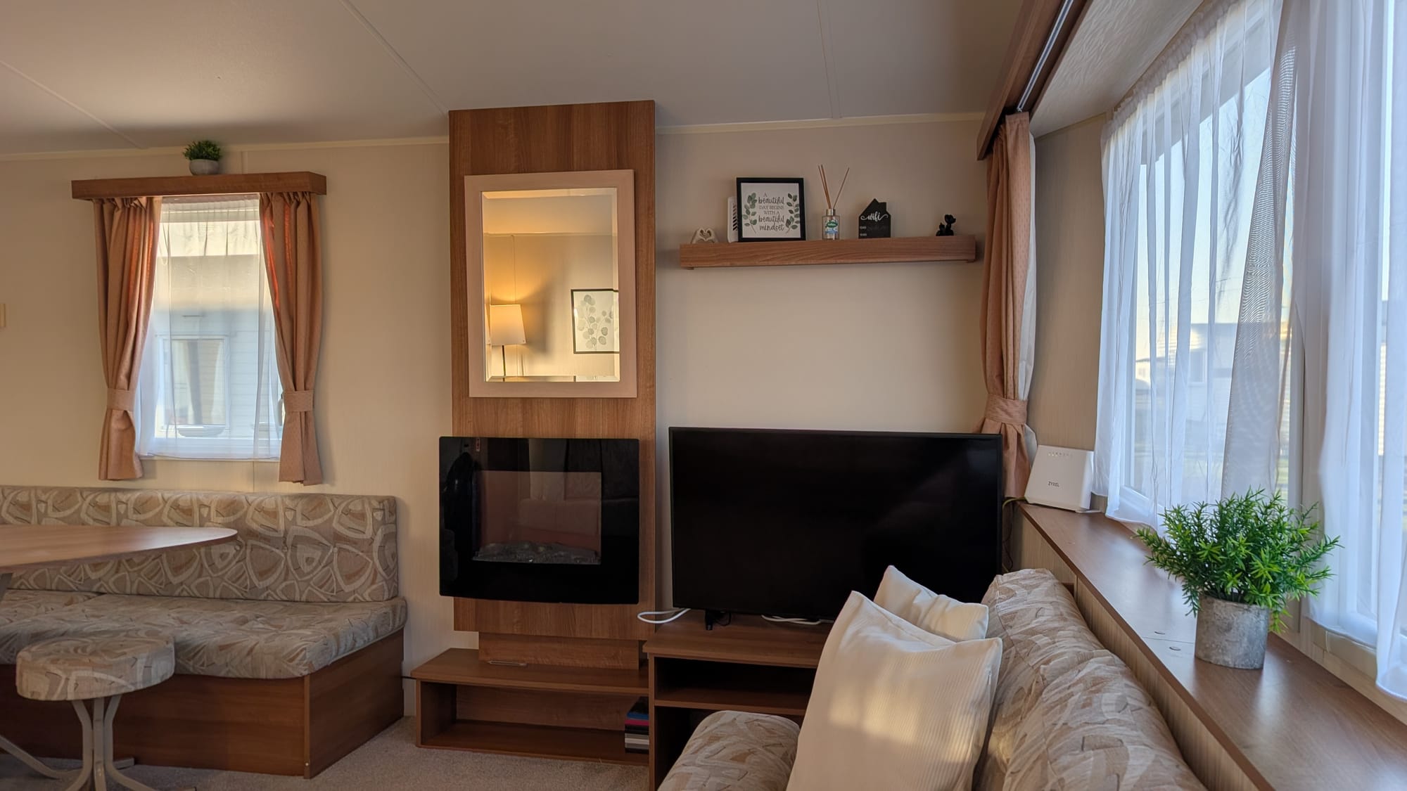 Kingfisher 548 living room