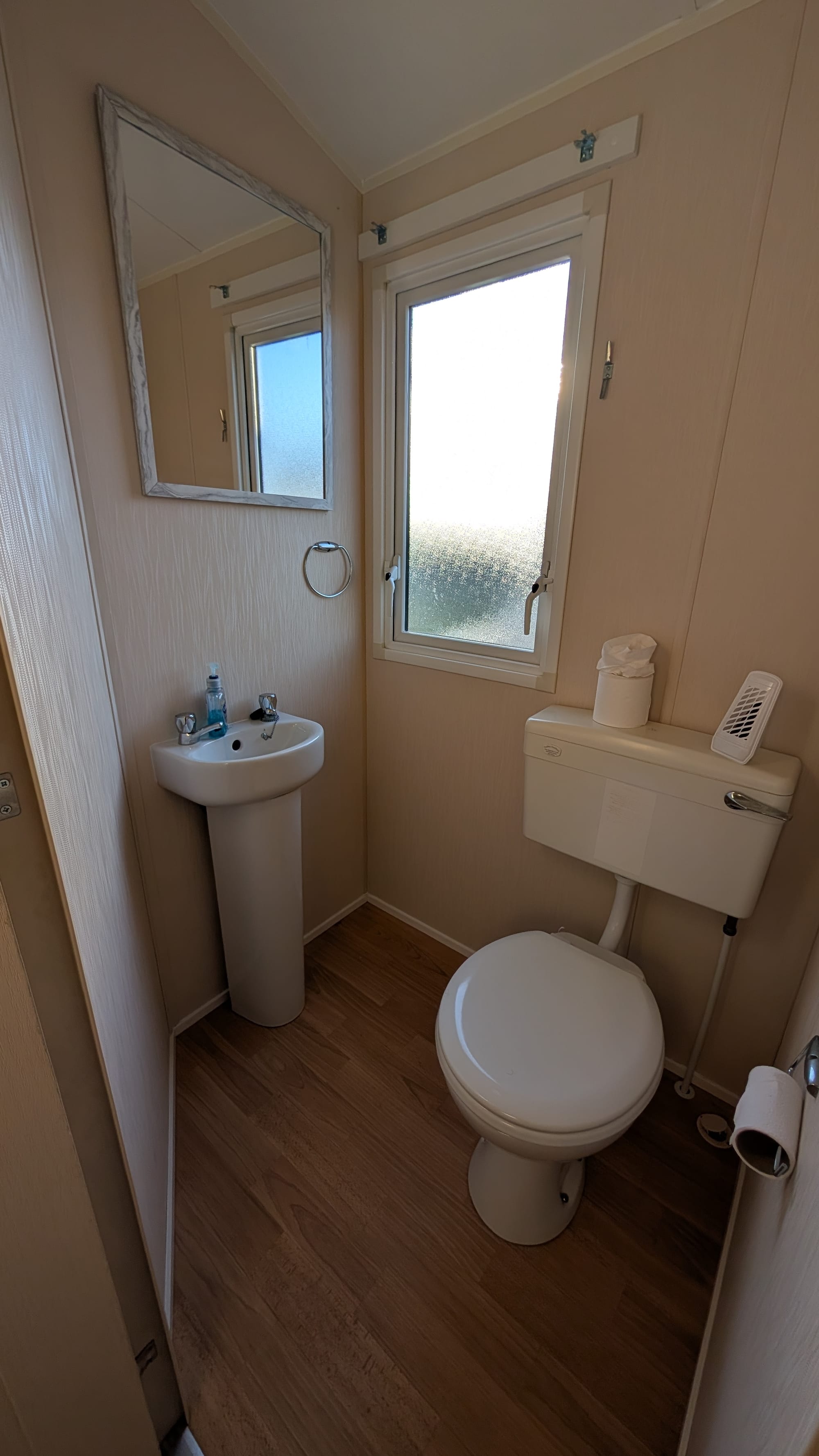 Kingfisher 548 toilet