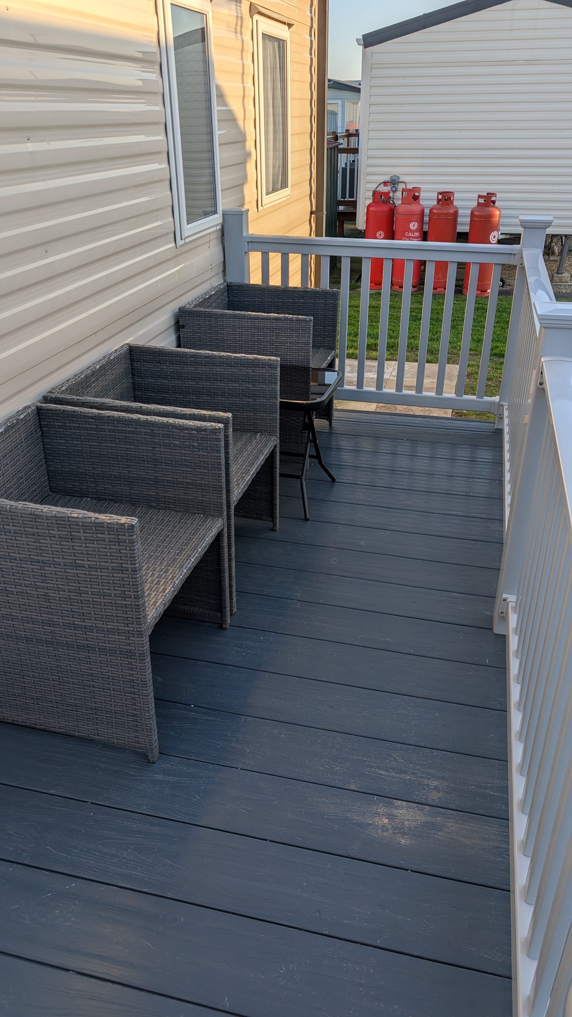 Kingfisher 548 veranda seating