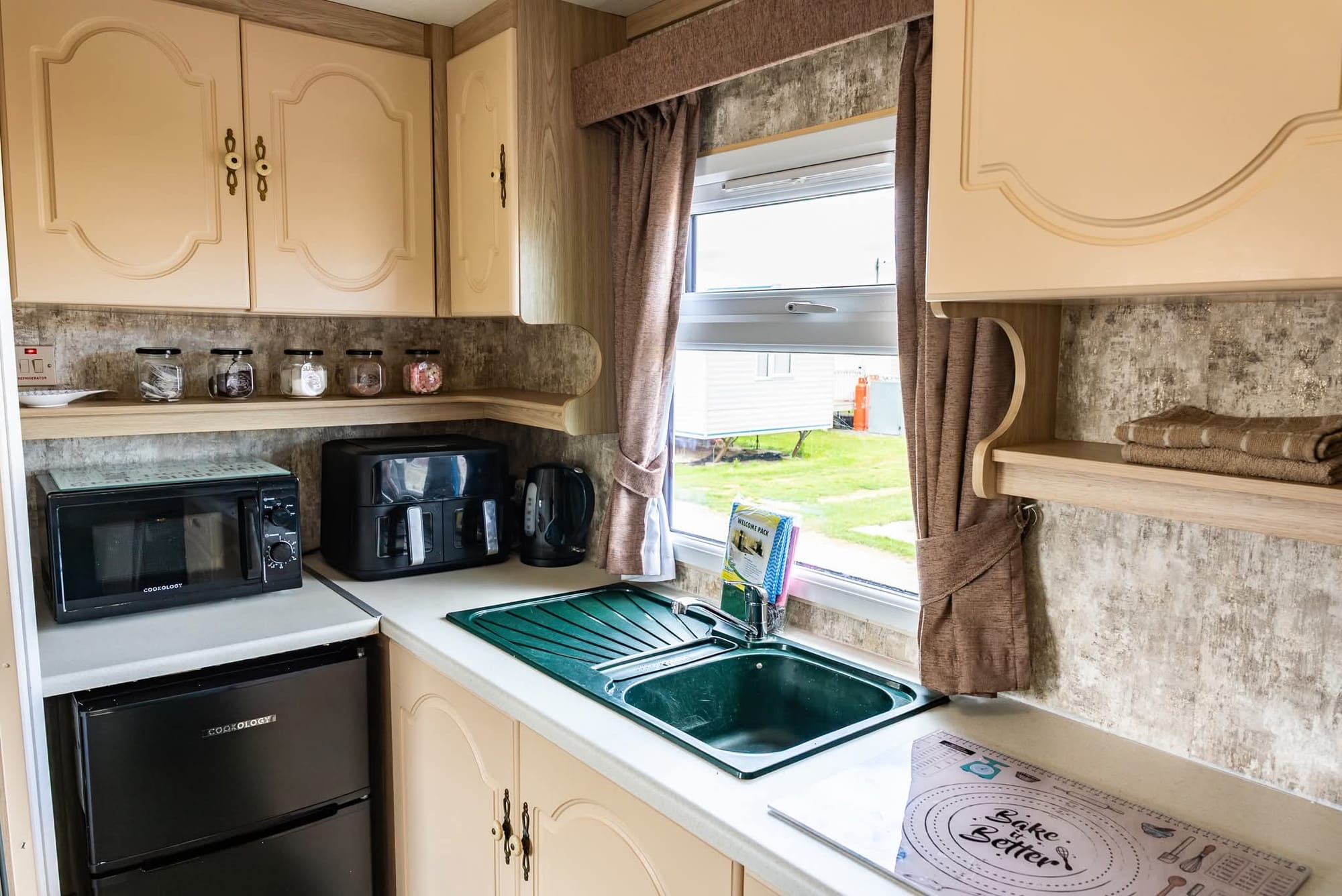 Sealands 151 kitchen
