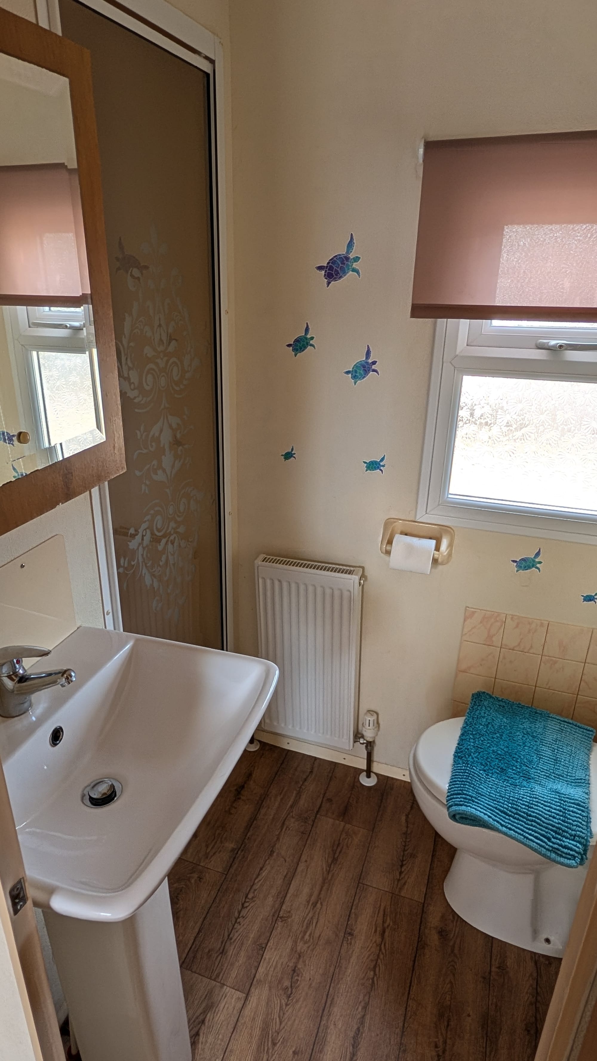 Prom 860 toilet and shower room