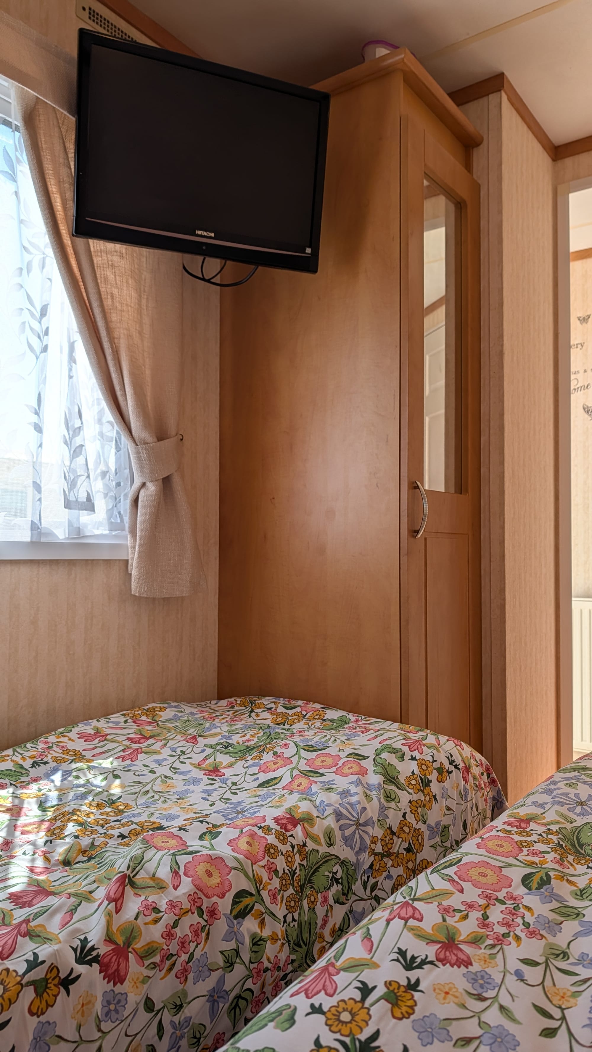 Seaview 87 twin room storage
