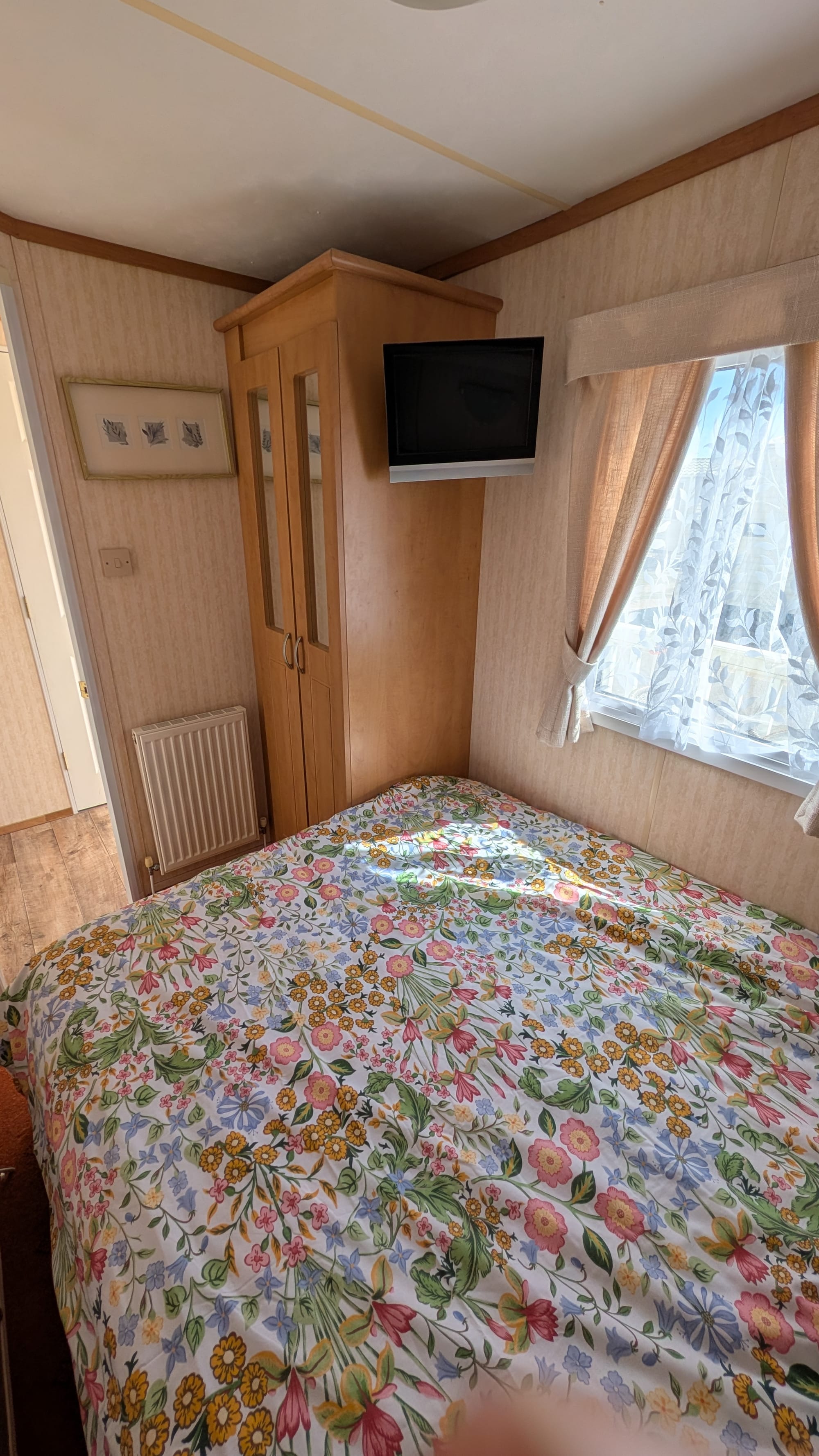 Seaview 87 second double bedroom storage