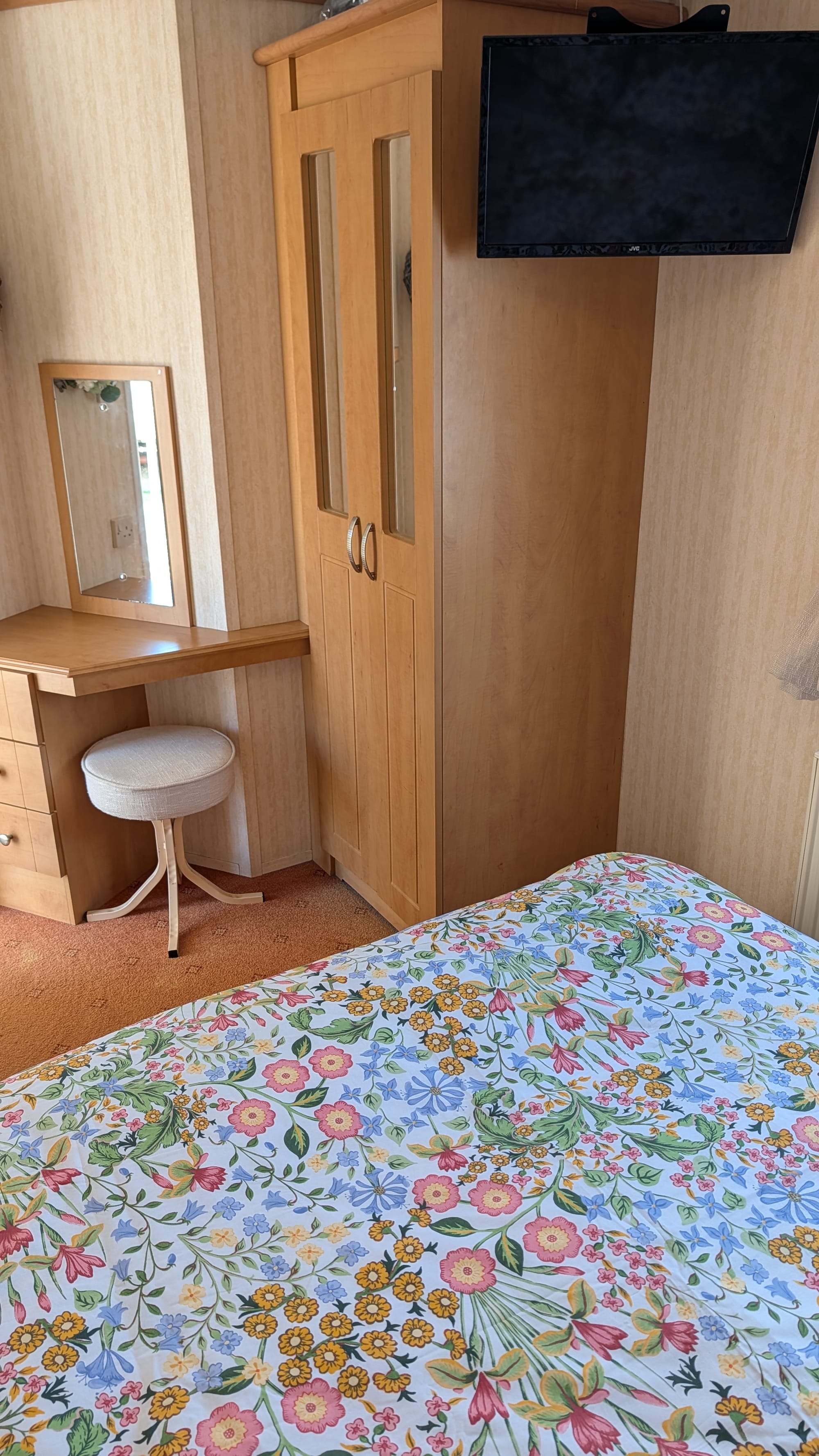 Seaview 87 main bedroom storage