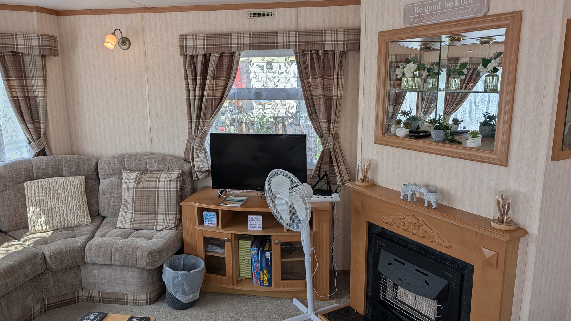 Seaview 87 living room