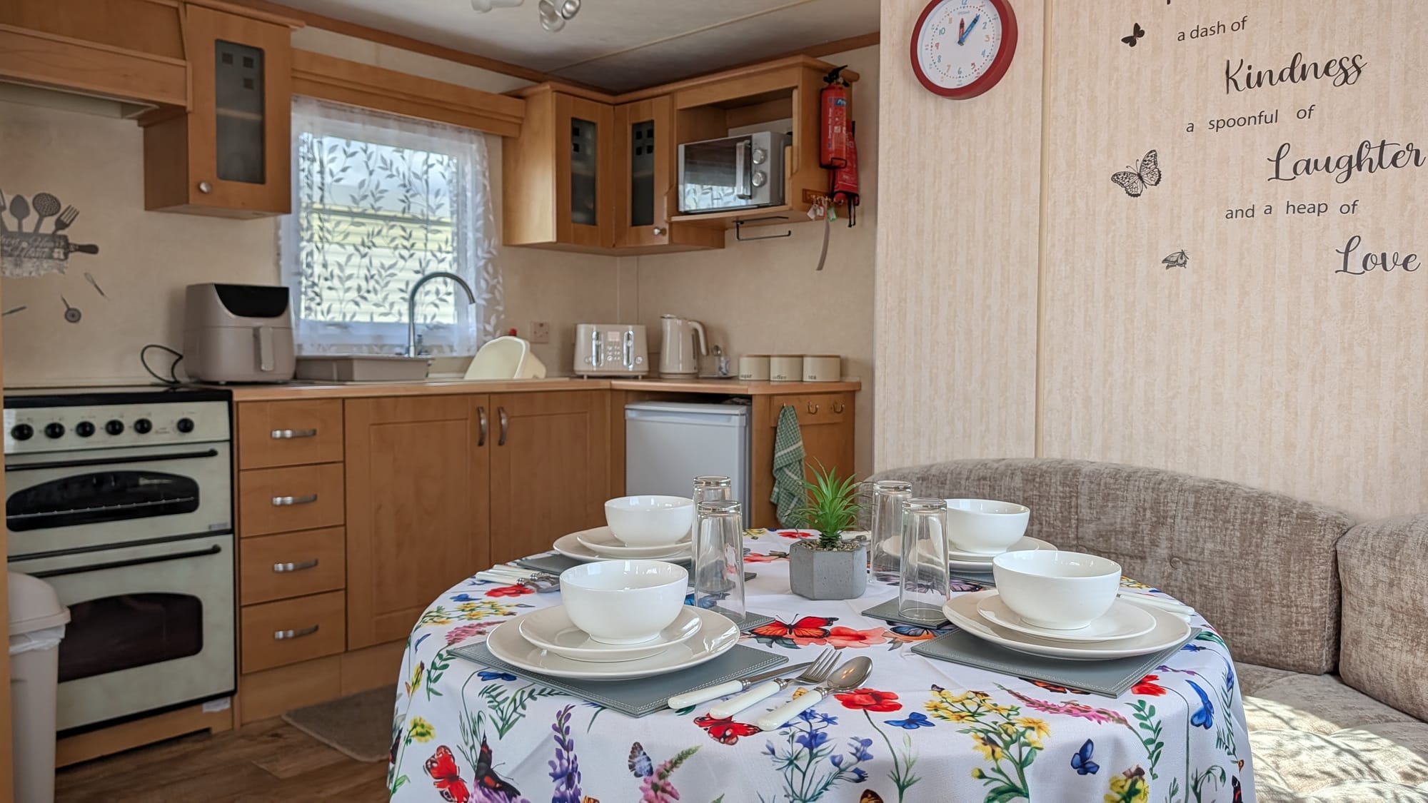 Seaview 87 dining area