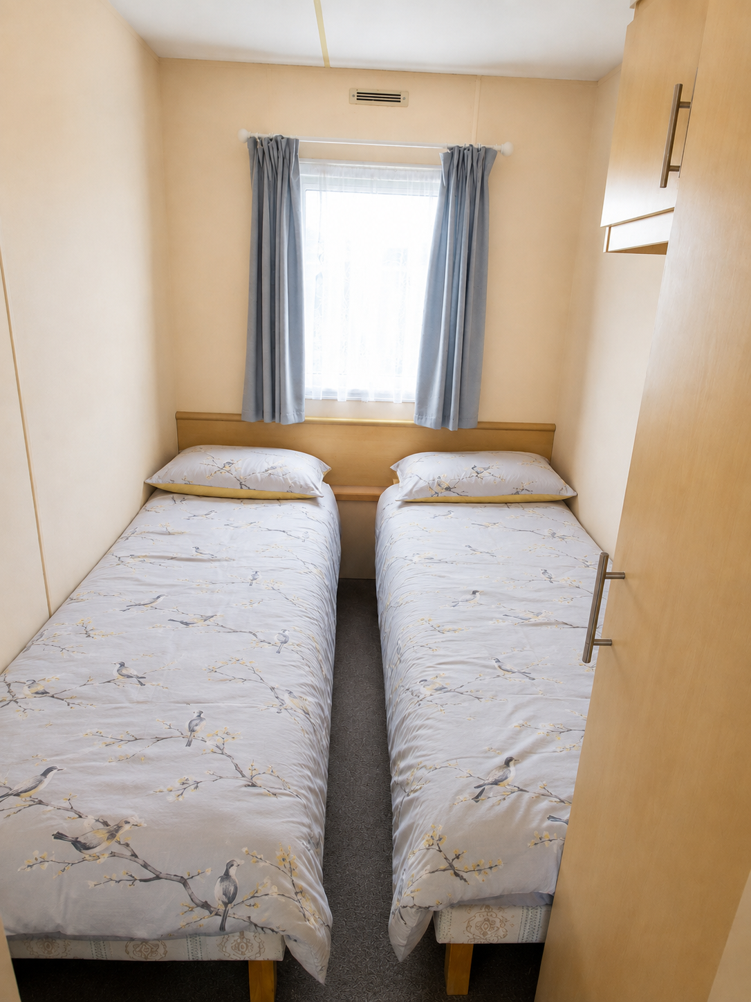 Prom 737 twin room