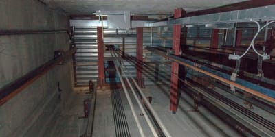 * مصاعد كهربائية تقليدية (Gearless / Geared Traction Elevators)