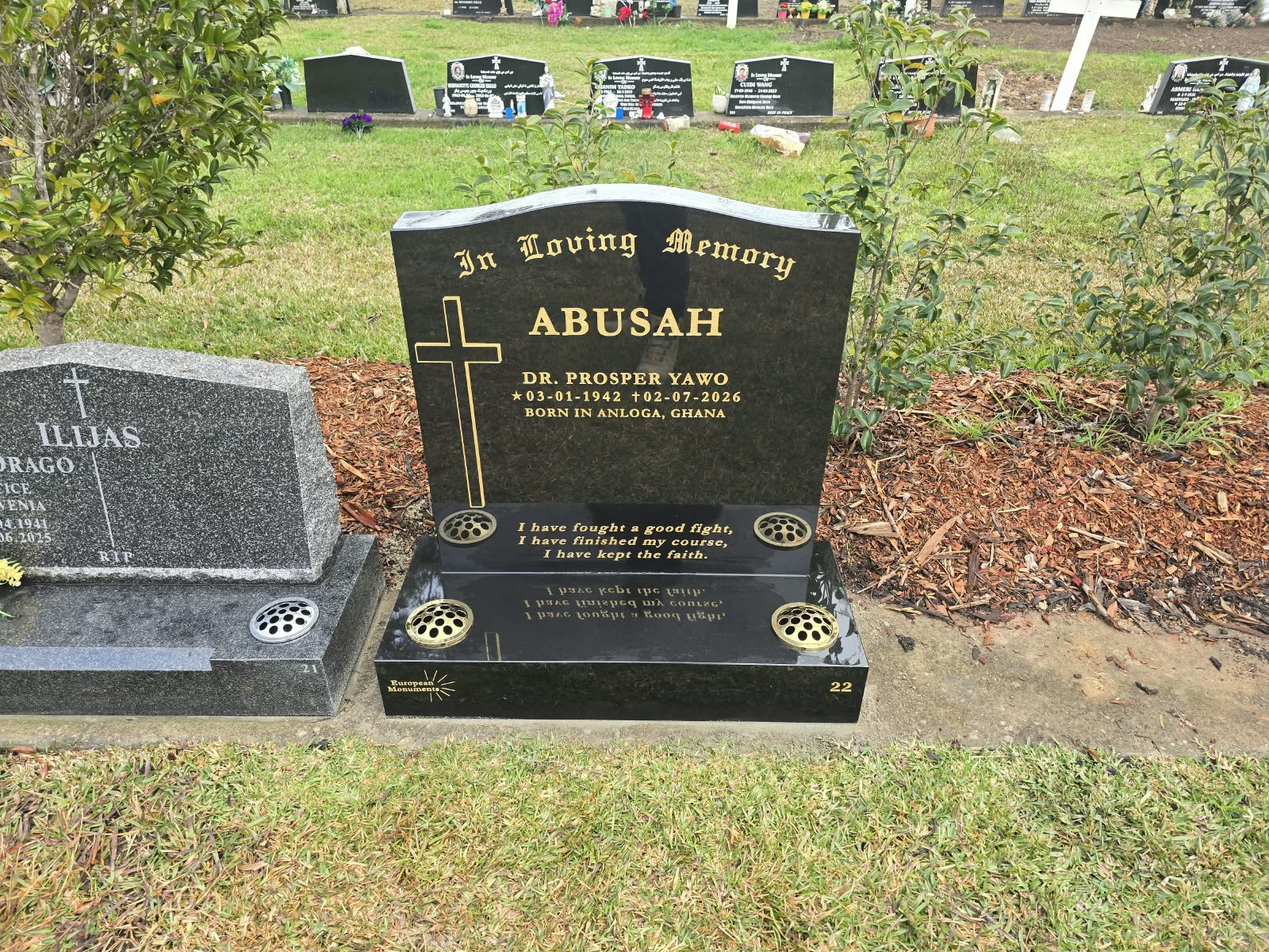Premium Black Granite Headstone – Rookwood Cemetery
