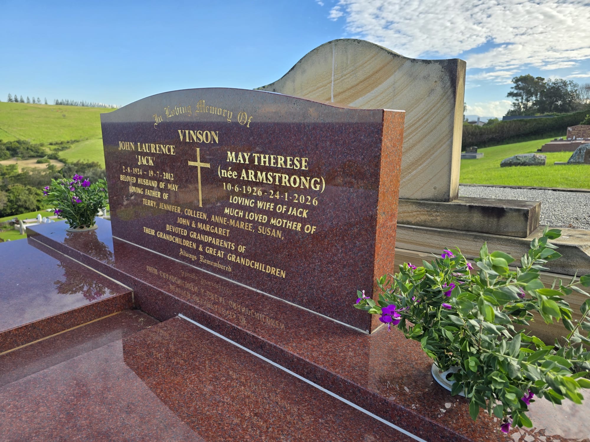 Gold Leaf Inscription – Gerringong Cemetery
