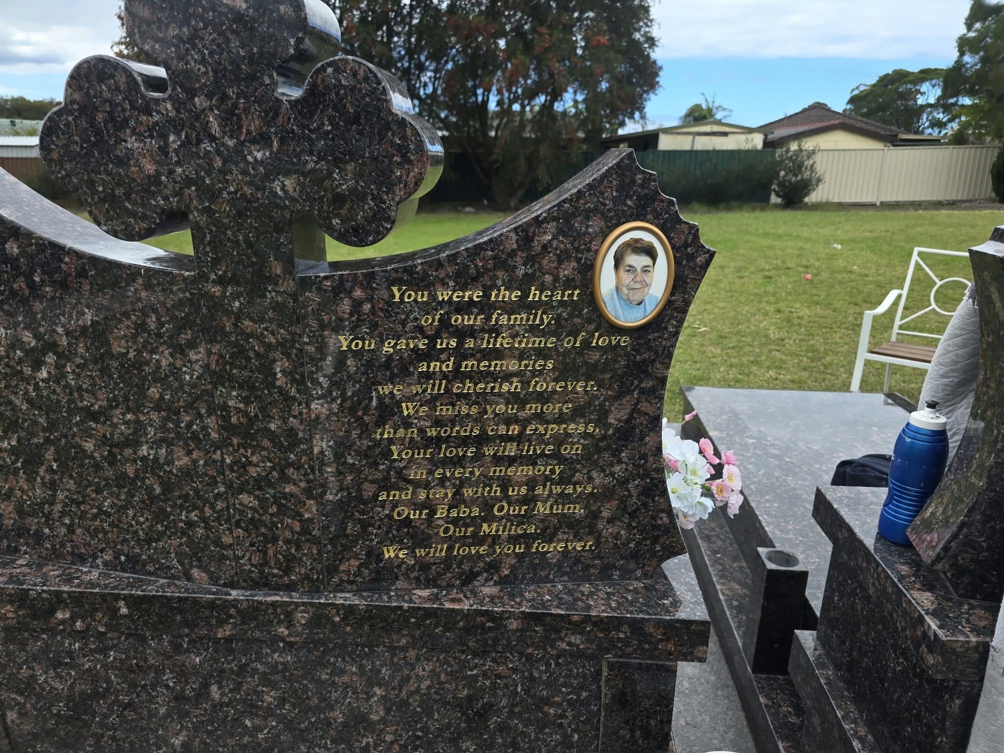 Albion Park Cemetery – Gold Leaf Memorial Inscription