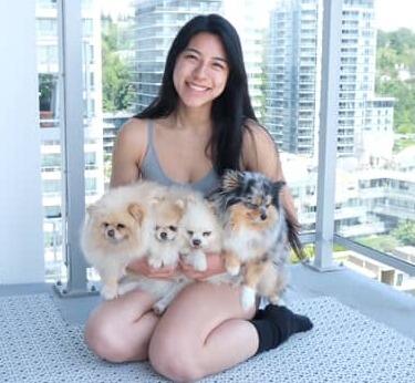 Catherine & 4 Poms (Tofu, ShuShu, Aurora and Ary)