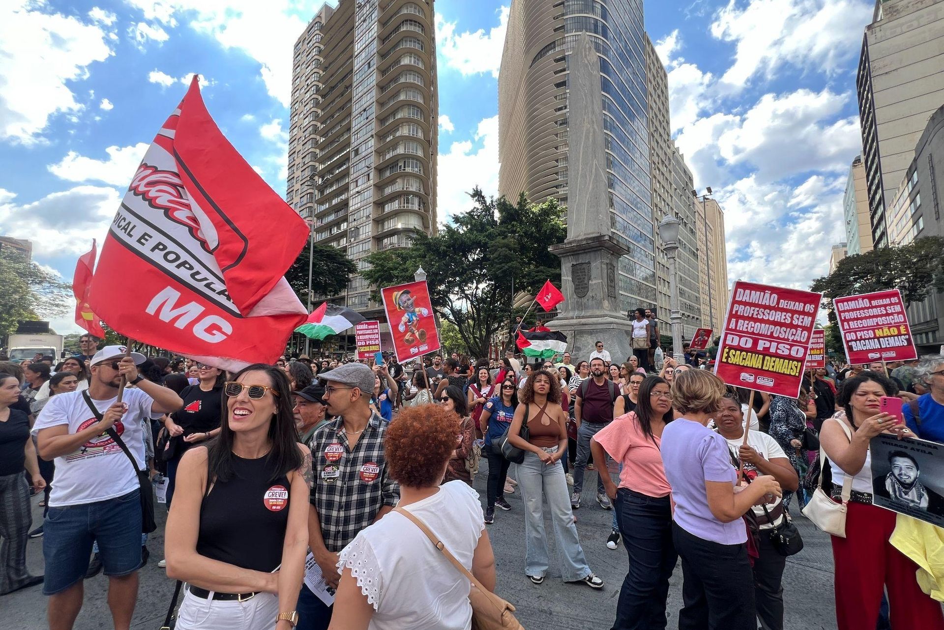 CONTINUA,GREVE dos Professores da Rede Municipal de BH