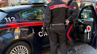 Uccide la moglie davanti alla figlia, la gip: «Marito indifferente alla tragedia della bimba».