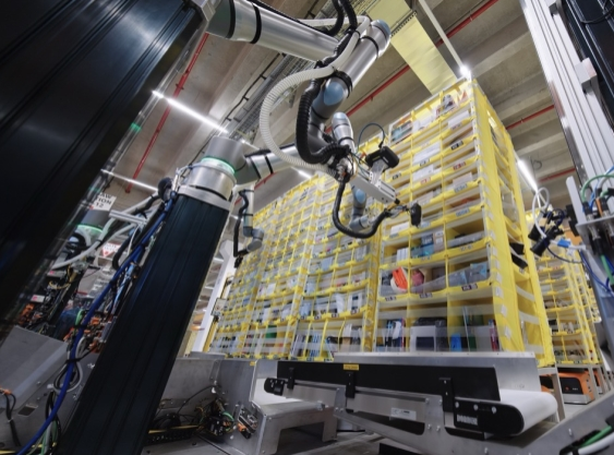 Amazon ha fatto un robot con il senso del tatto: Vulcan e le altre novità.