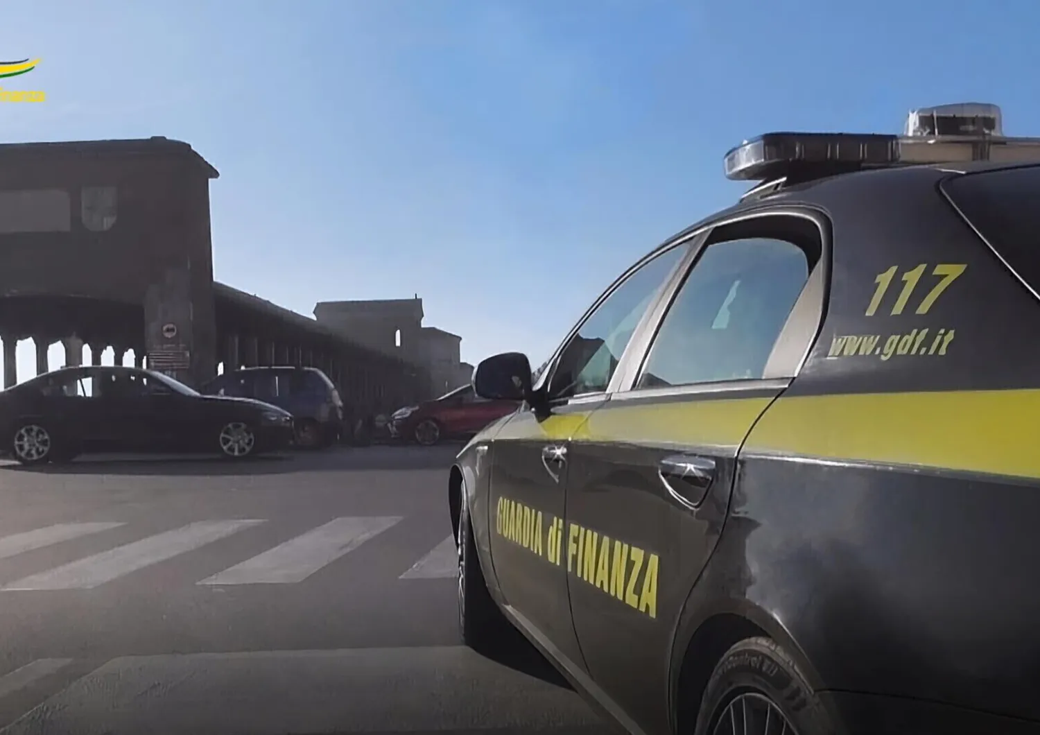 Sindaci di Sorrento e San Vitaliano in manette